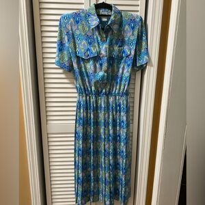 90s vintage Leslie Fay shirt waist pleated dress